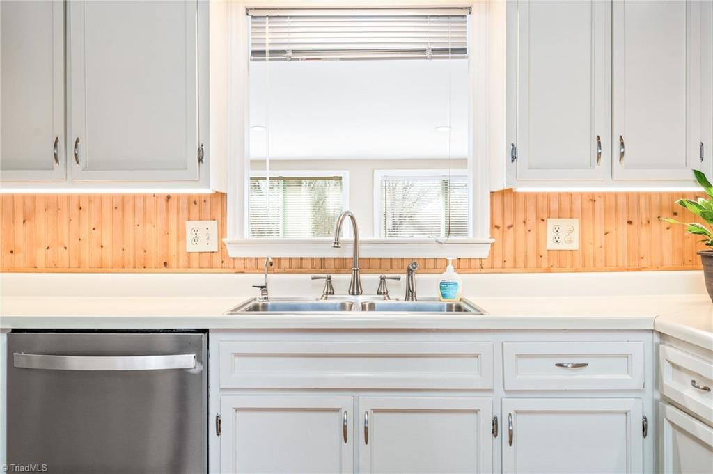 1760 Round Hill Circle