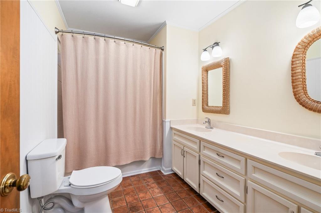 1760 Round Hill Circle