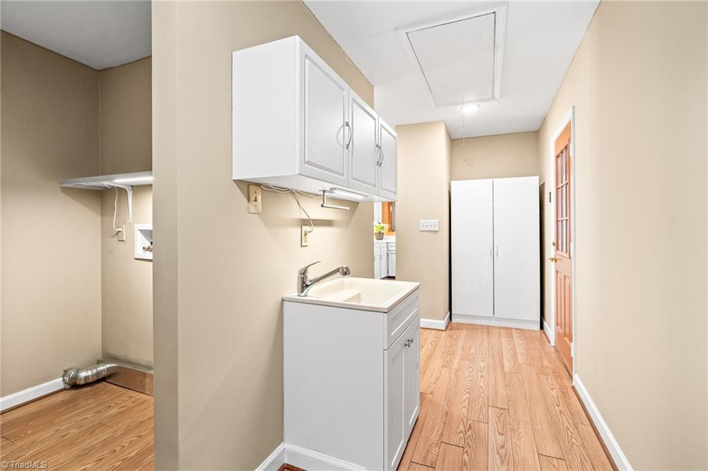 1760 Round Hill Circle