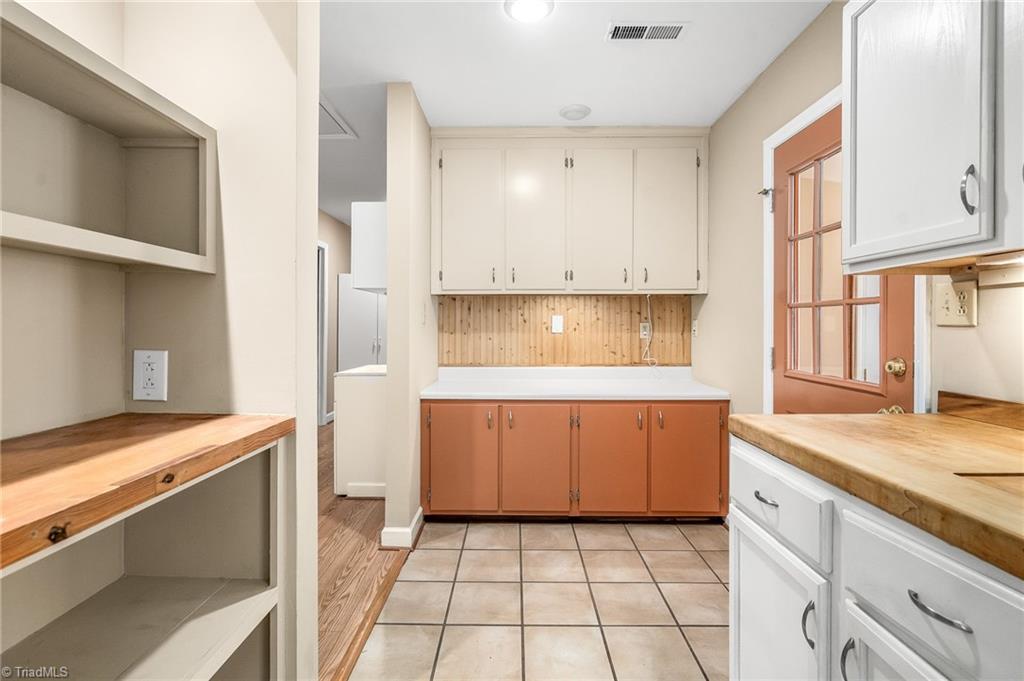 1760 Round Hill Circle