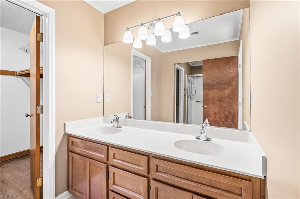 1760 Round Hill Circle