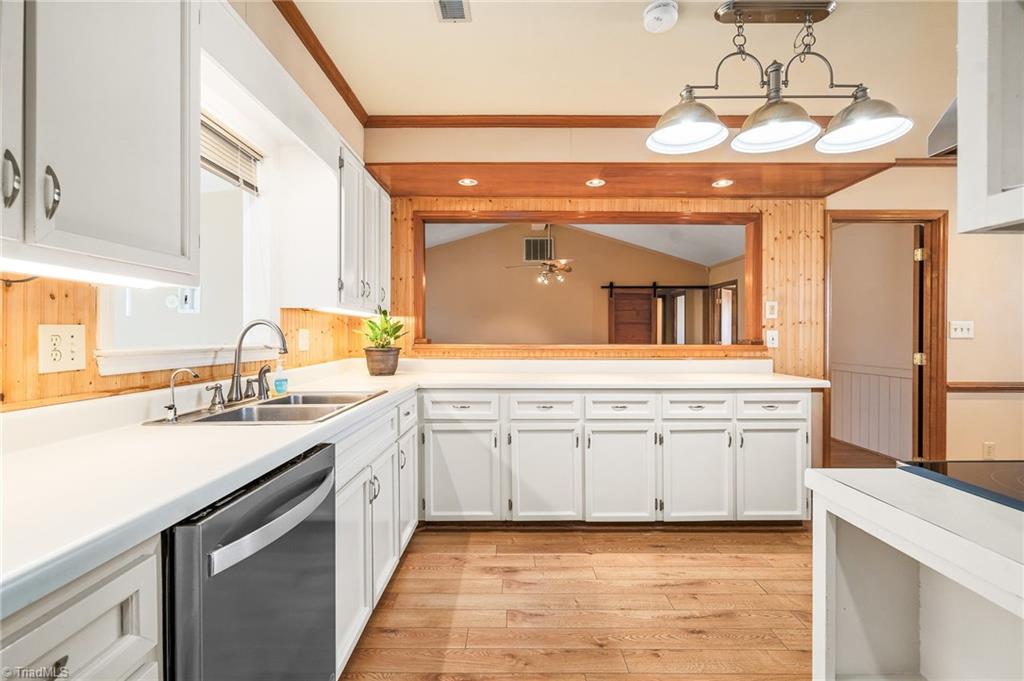 1760 Round Hill Circle