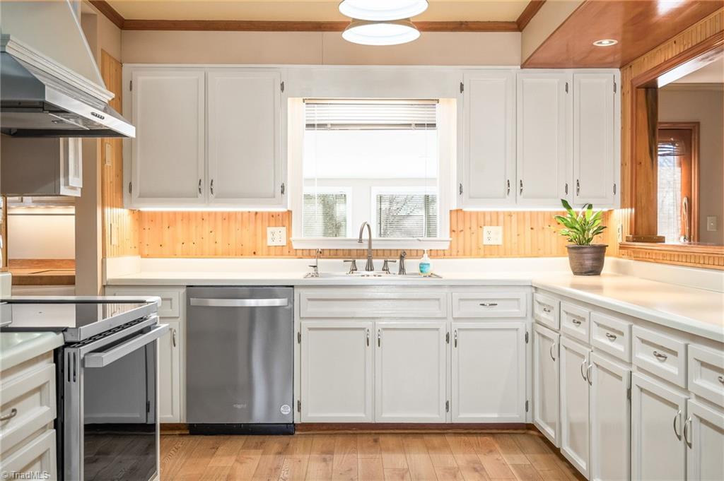 1760 Round Hill Circle