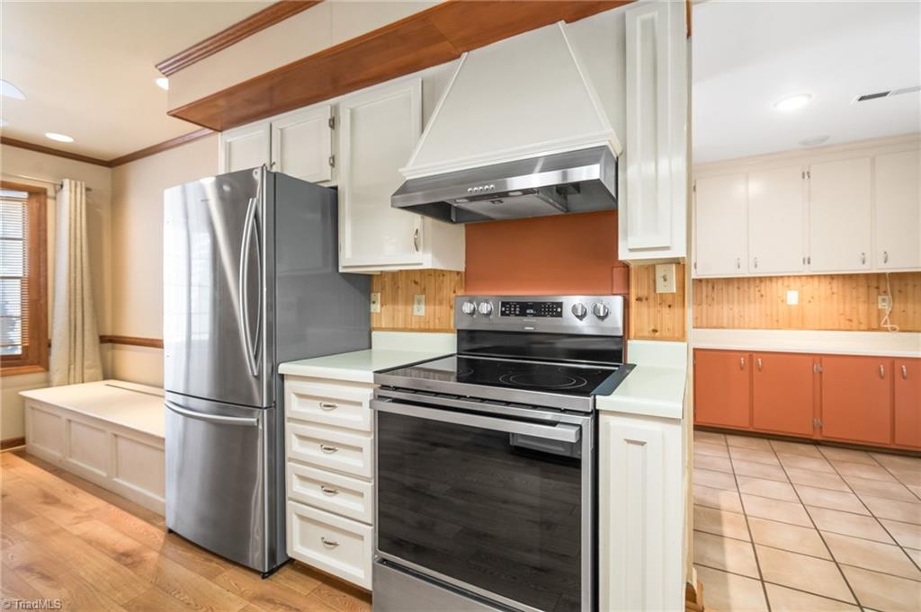 1760 Round Hill Circle