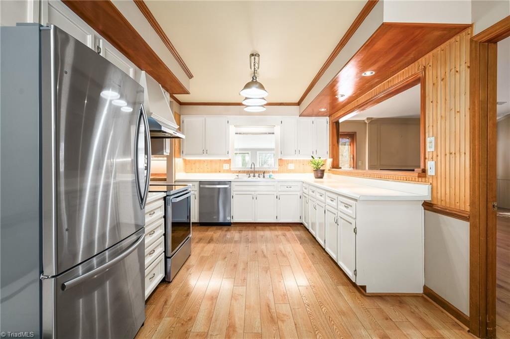 1760 Round Hill Circle