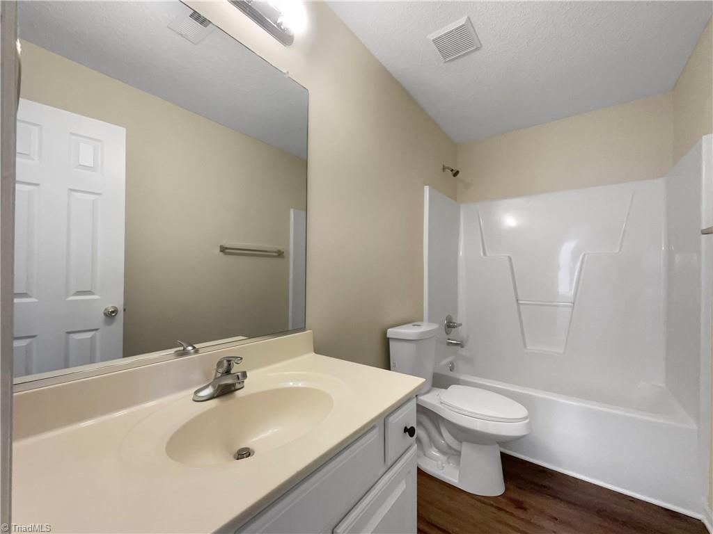 6014 White Chapel Way