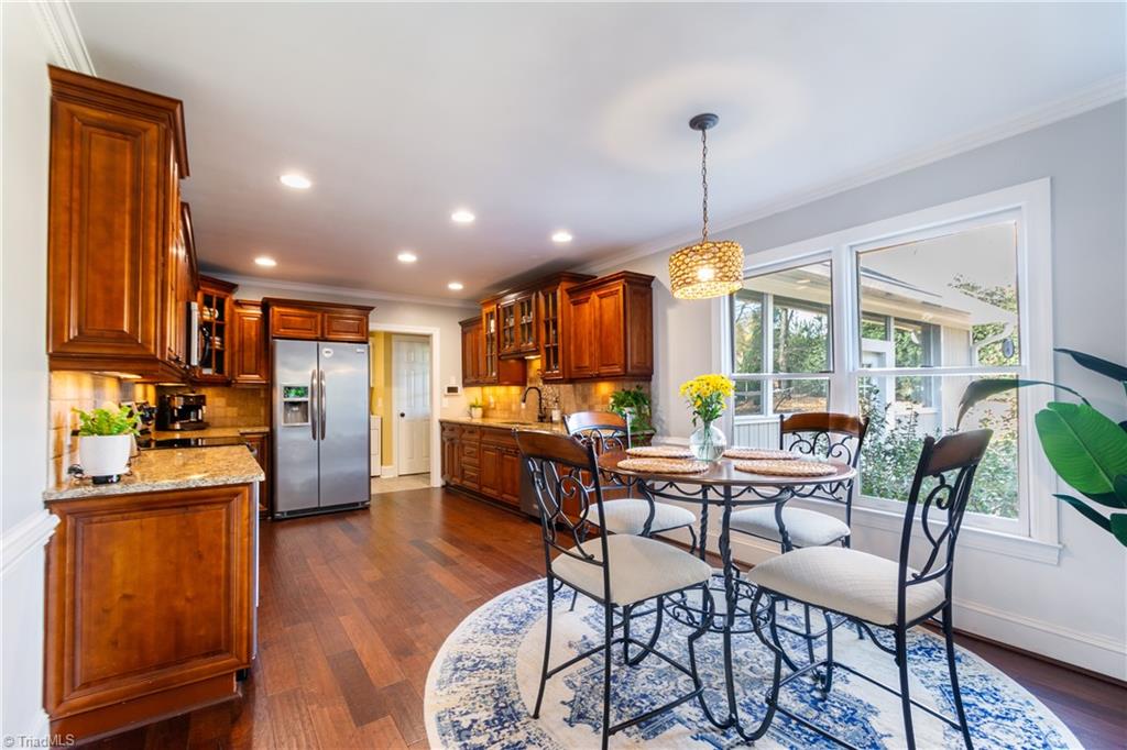 3304 Wedgewood Place