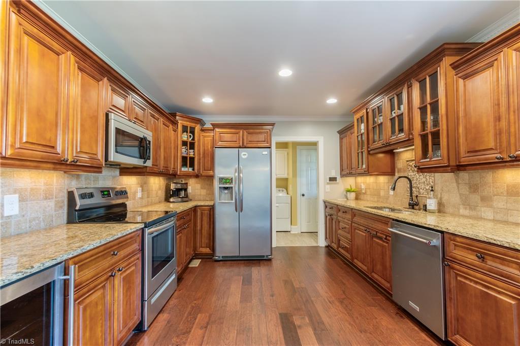 3304 Wedgewood Place