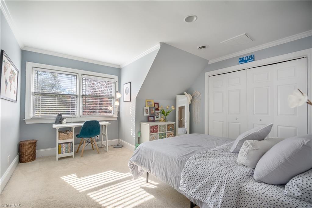 3304 Wedgewood Place