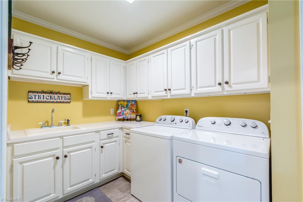 3304 Wedgewood Place