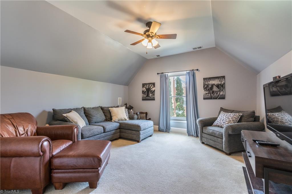 3304 Wedgewood Place