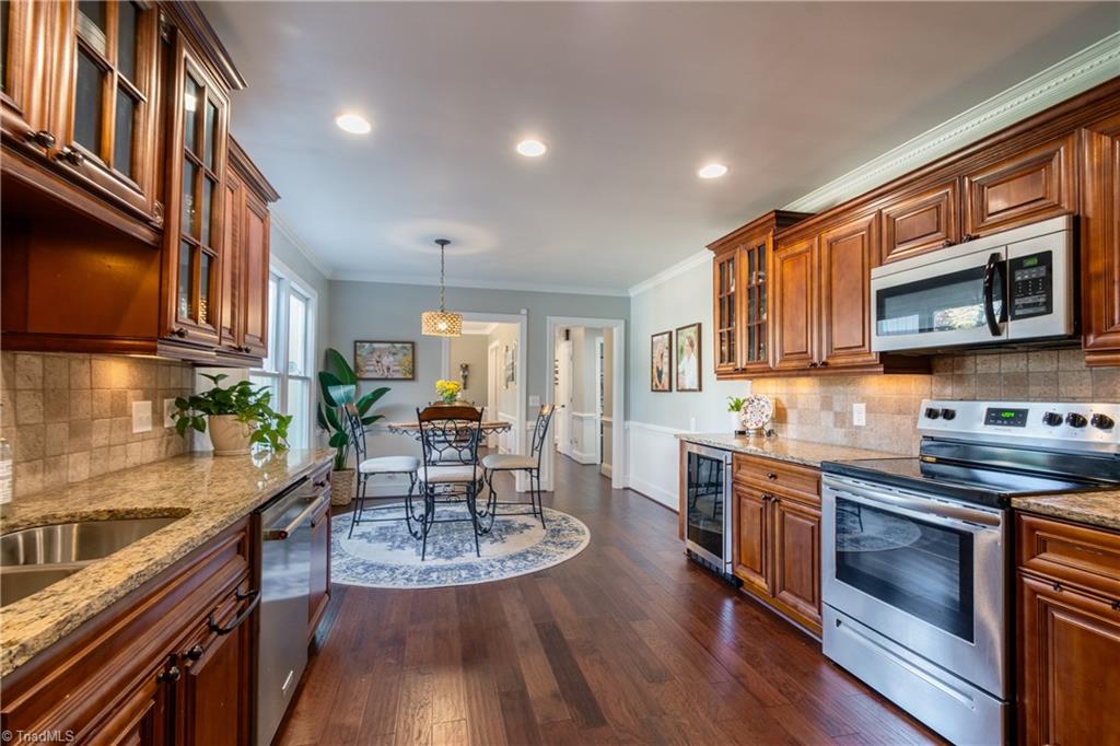 3304 Wedgewood Place