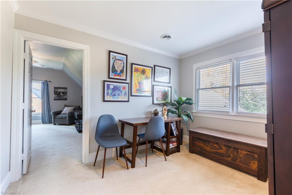 3304 Wedgewood Place