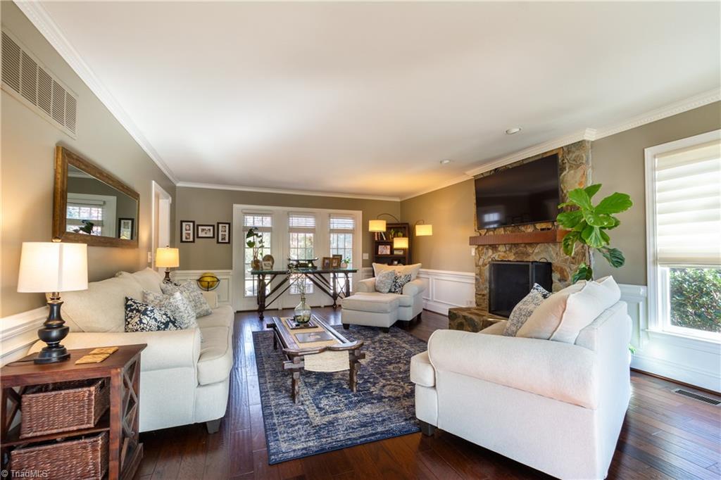 3304 Wedgewood Place