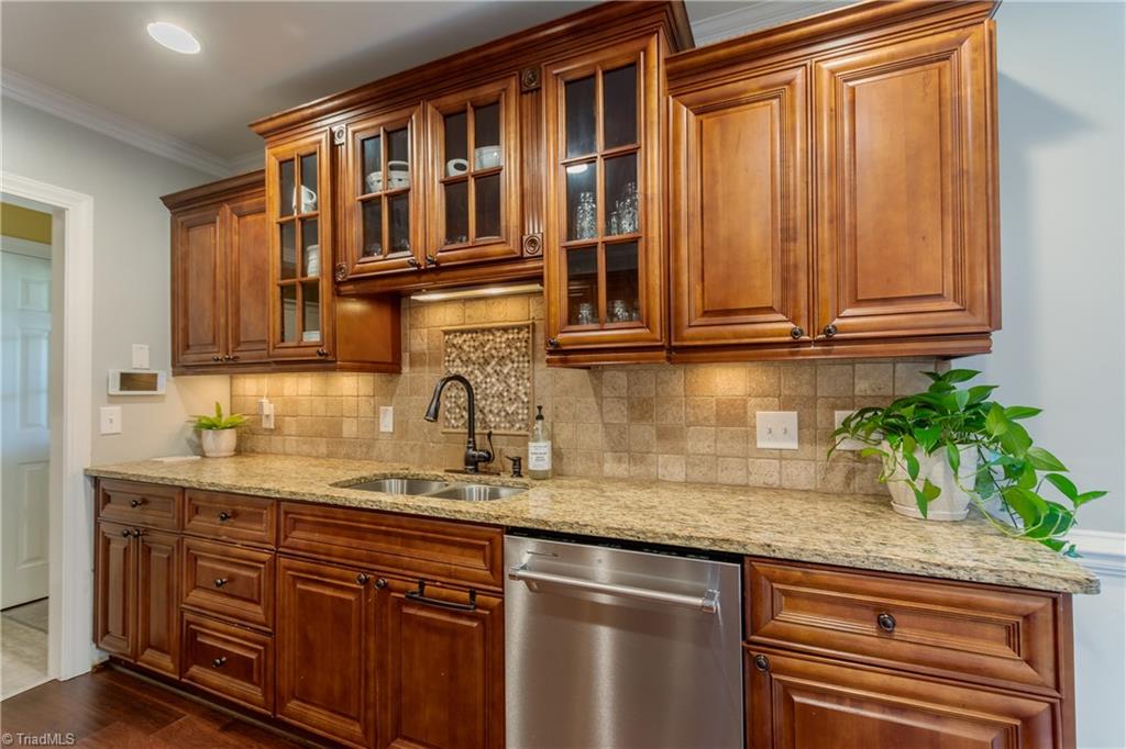 3304 Wedgewood Place