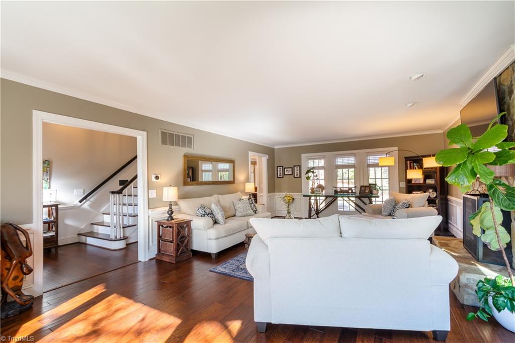 3304 Wedgewood Place