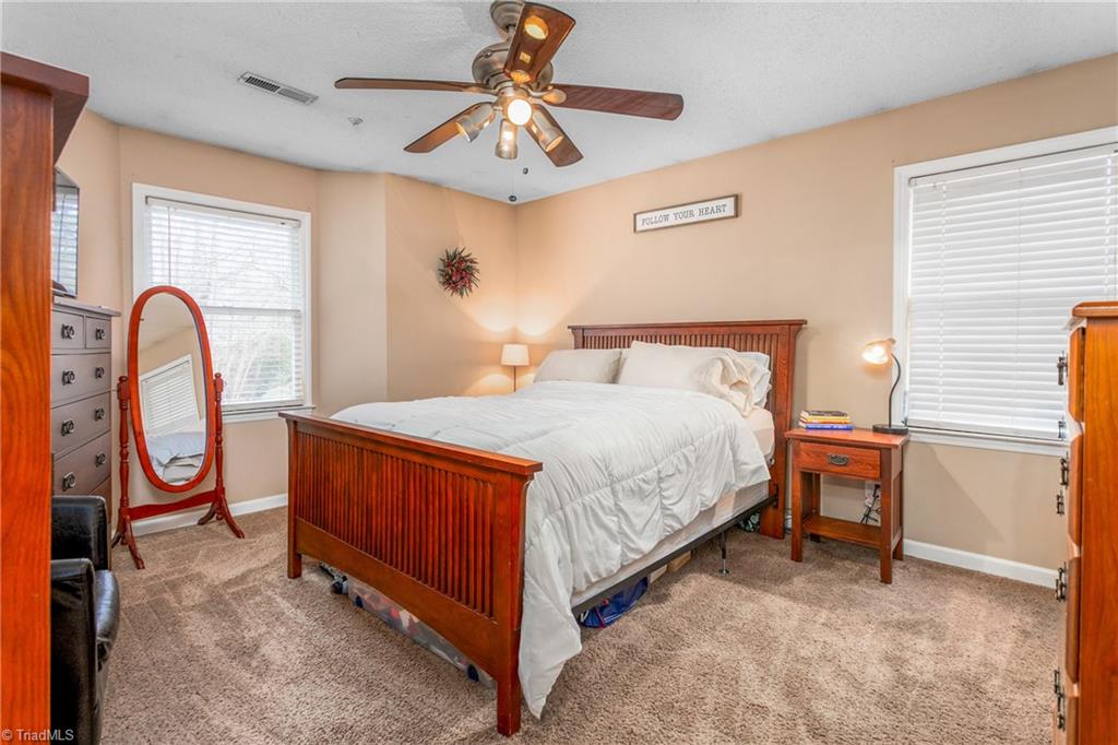 5934 W Friendly Avenue # M