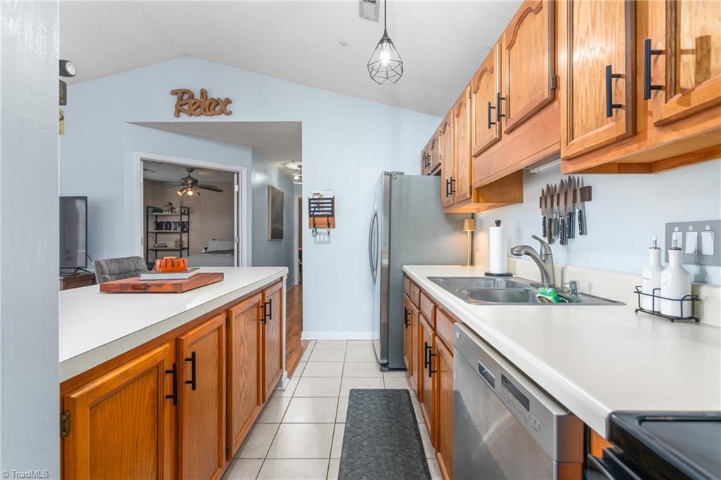 5934 W Friendly Avenue # M