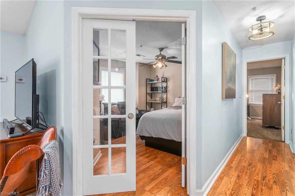 5934 W Friendly Avenue # M