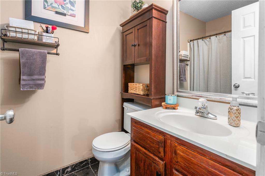 5934 W Friendly Avenue # M