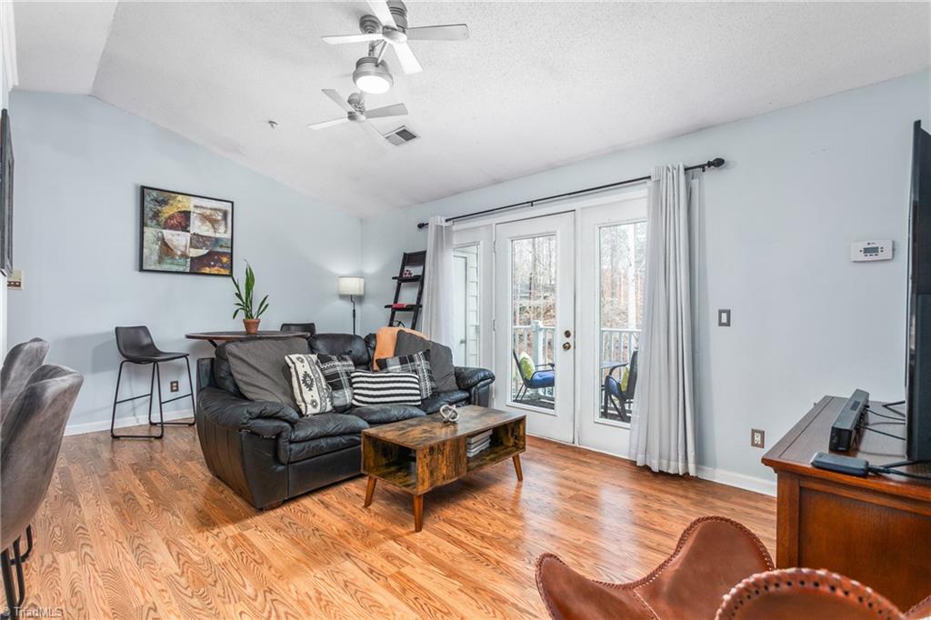 5934 W Friendly Avenue # M