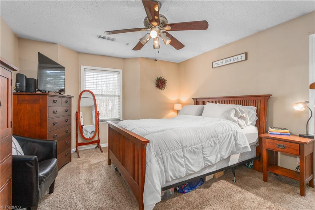 5934 W Friendly Avenue # M