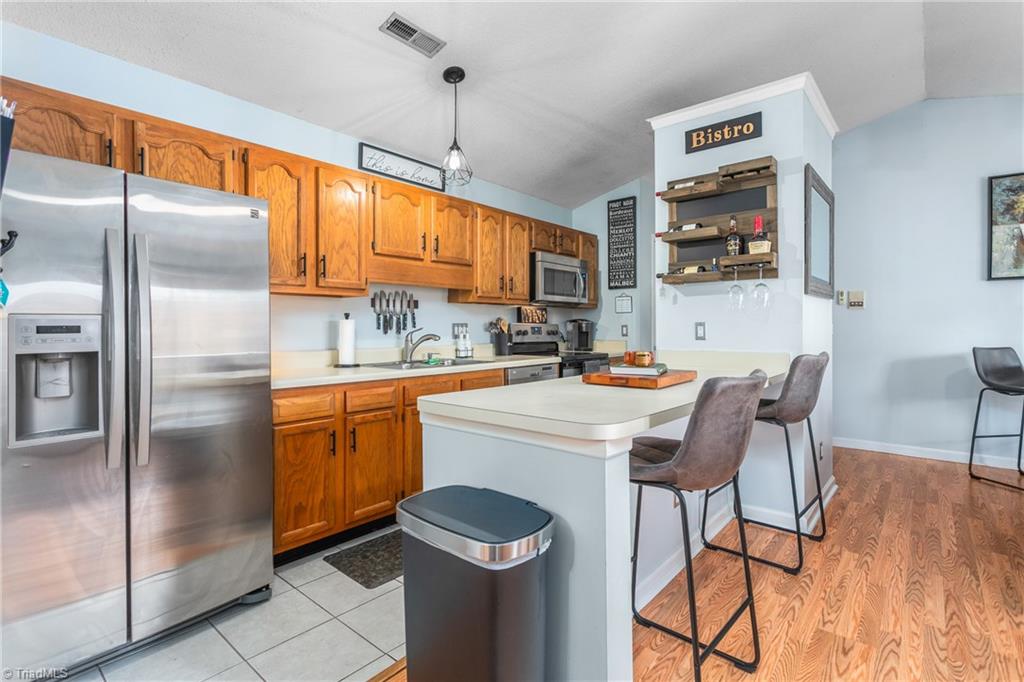 5934 W Friendly Avenue # M