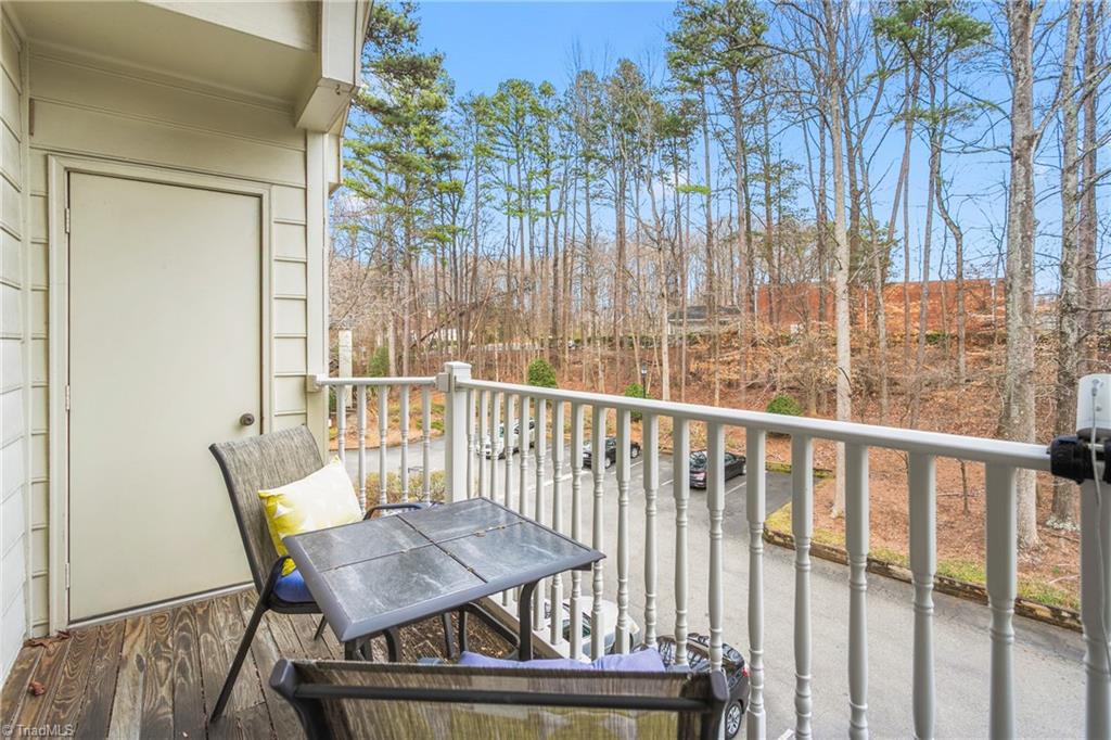 5934 W Friendly Avenue # M