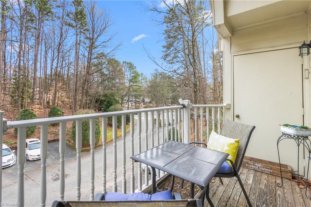 5934 W Friendly Avenue # M