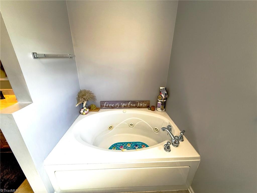 113 Oakmont Court