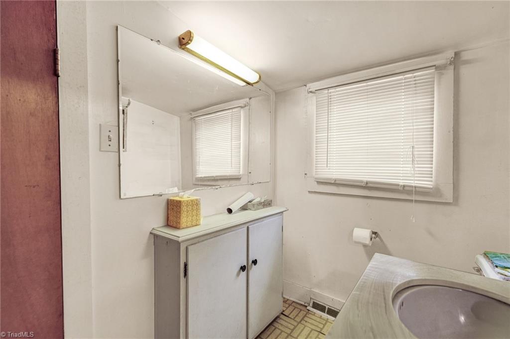 713 Montgomery Street