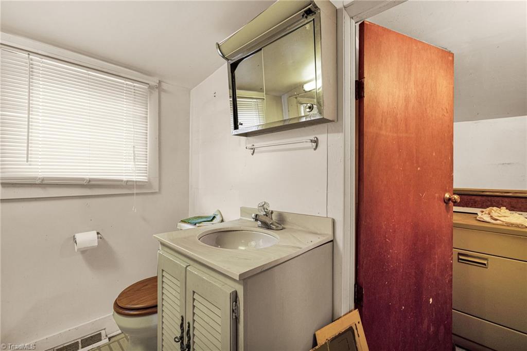 713 Montgomery Street