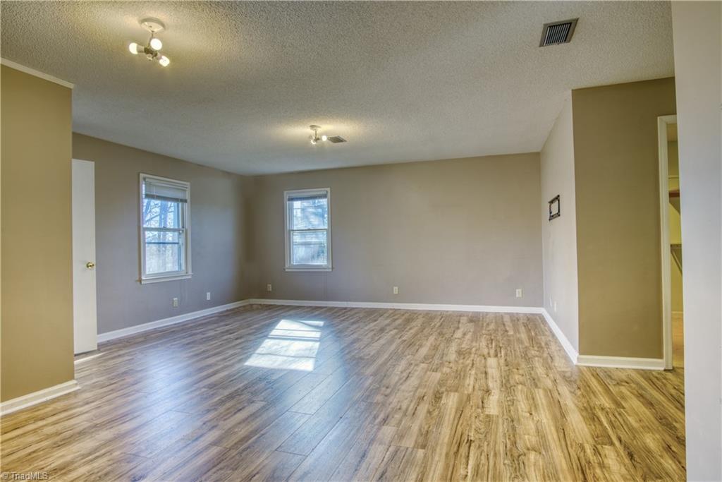 4713 Kingswood Drive