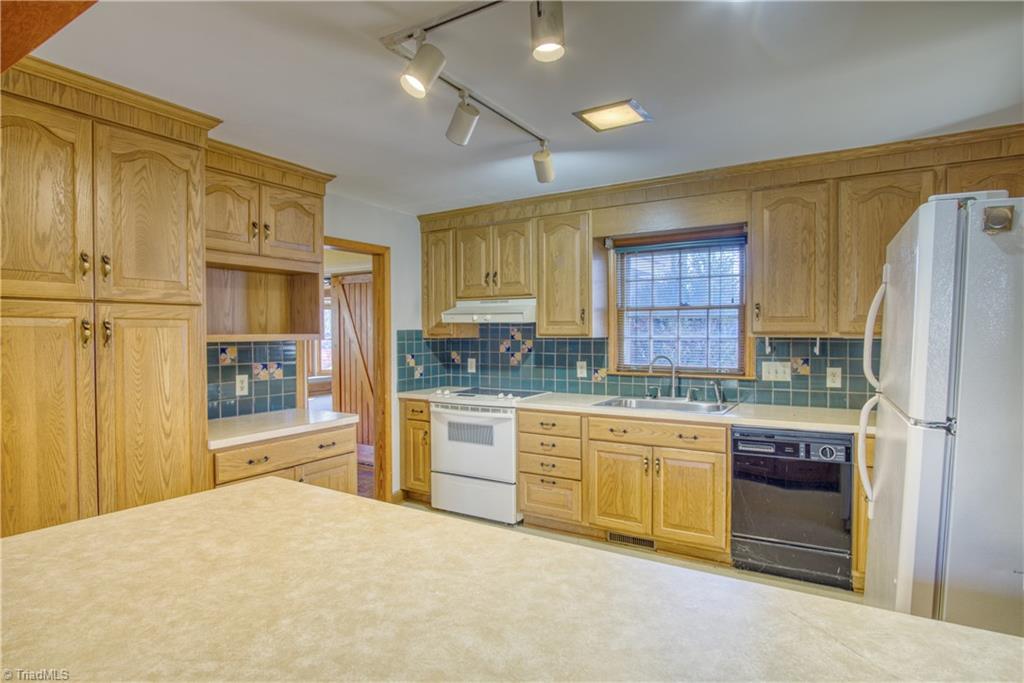 4713 Kingswood Drive