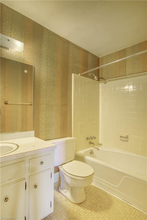 4713 Kingswood Drive