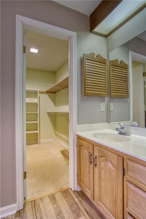 4713 Kingswood Drive