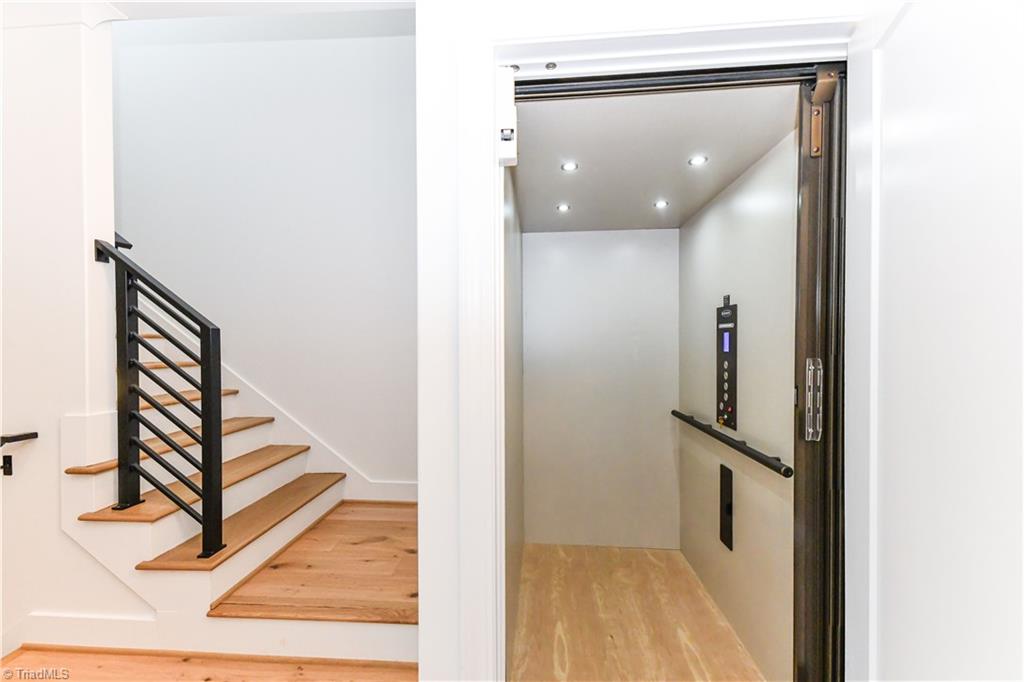 3237 W Friendly Avenue