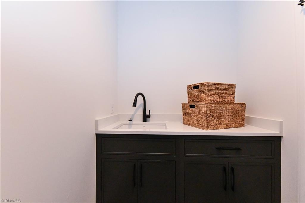 3237 W Friendly Avenue