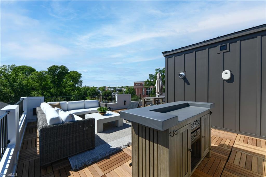 3237 W Friendly Avenue