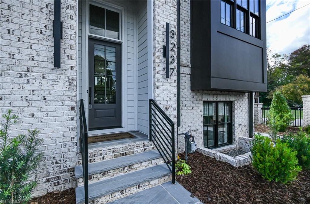 3237 W Friendly Avenue