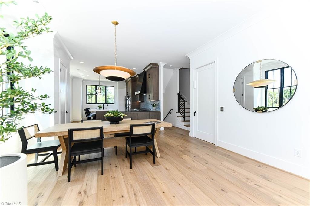 3237 W Friendly Avenue