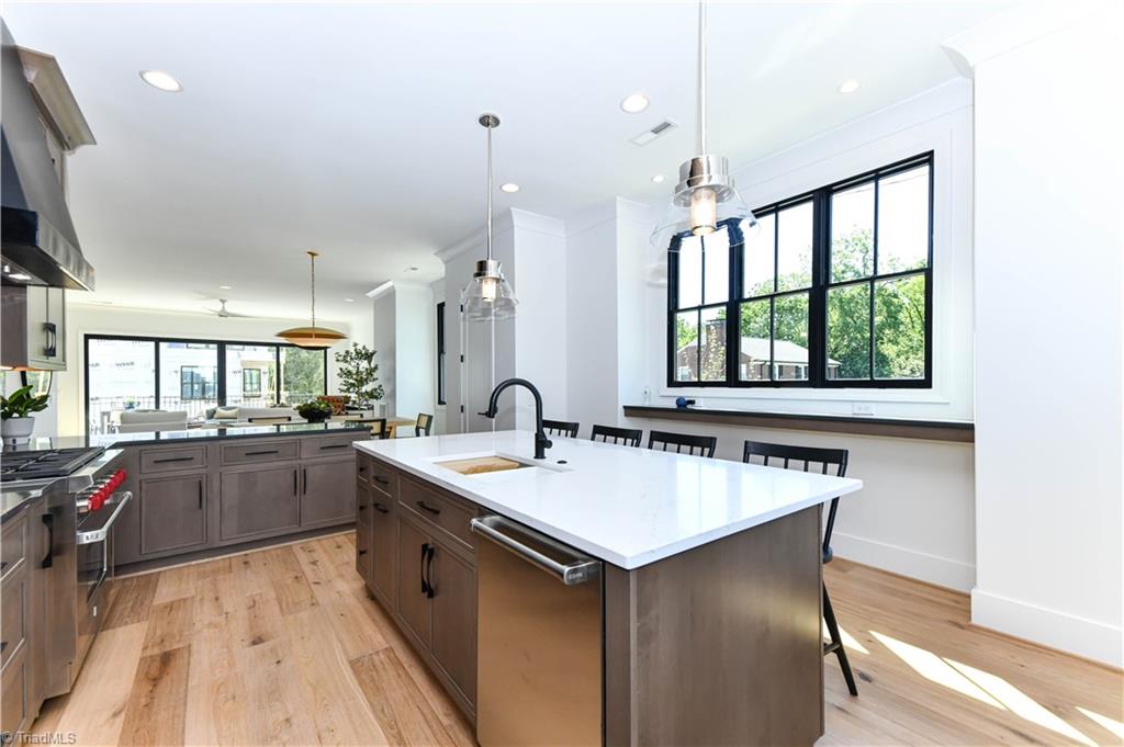 3237 W Friendly Avenue