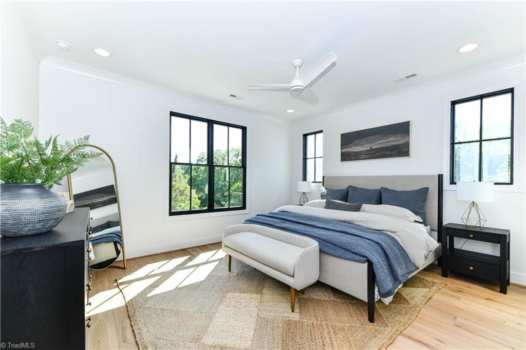 3237 W Friendly Avenue