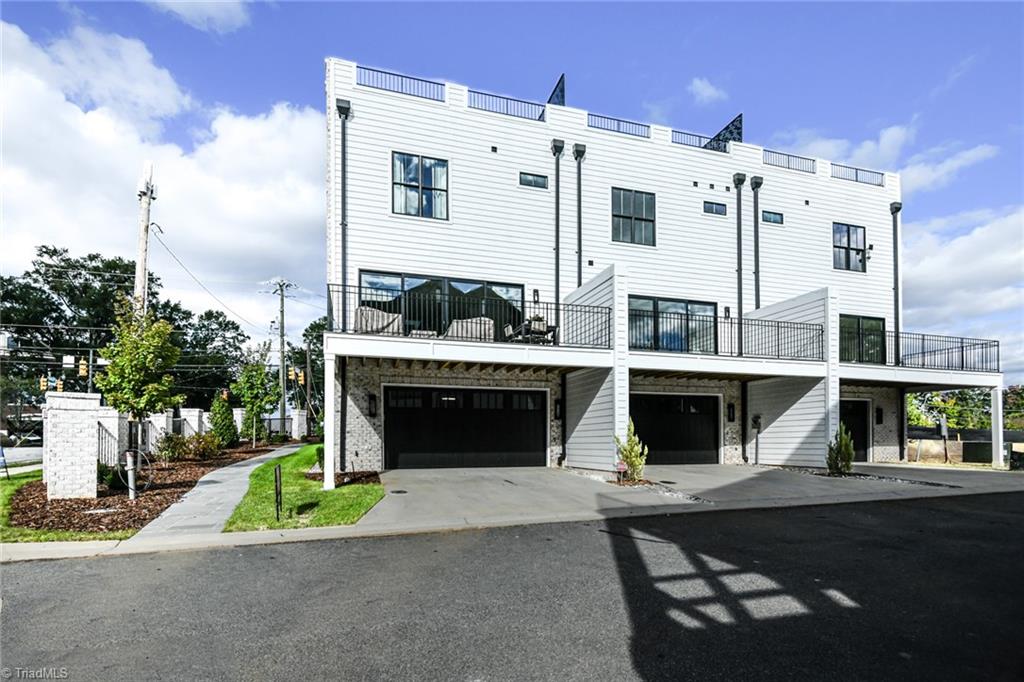 3237 W Friendly Avenue