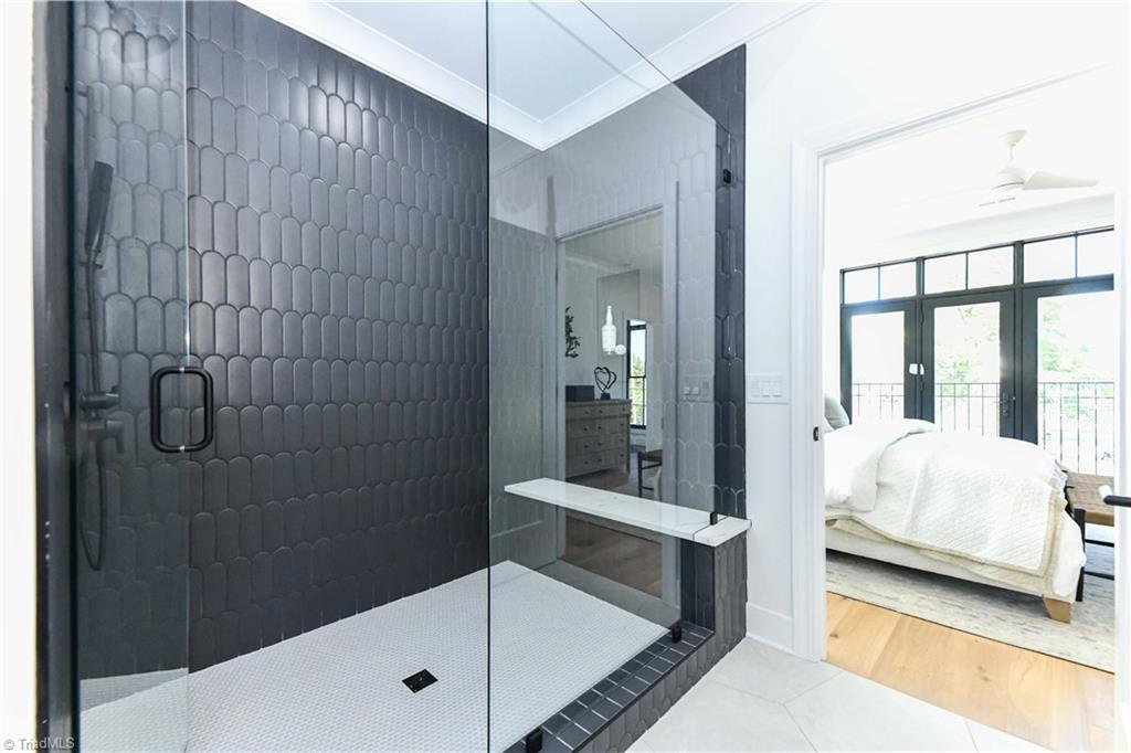 3237 W Friendly Avenue