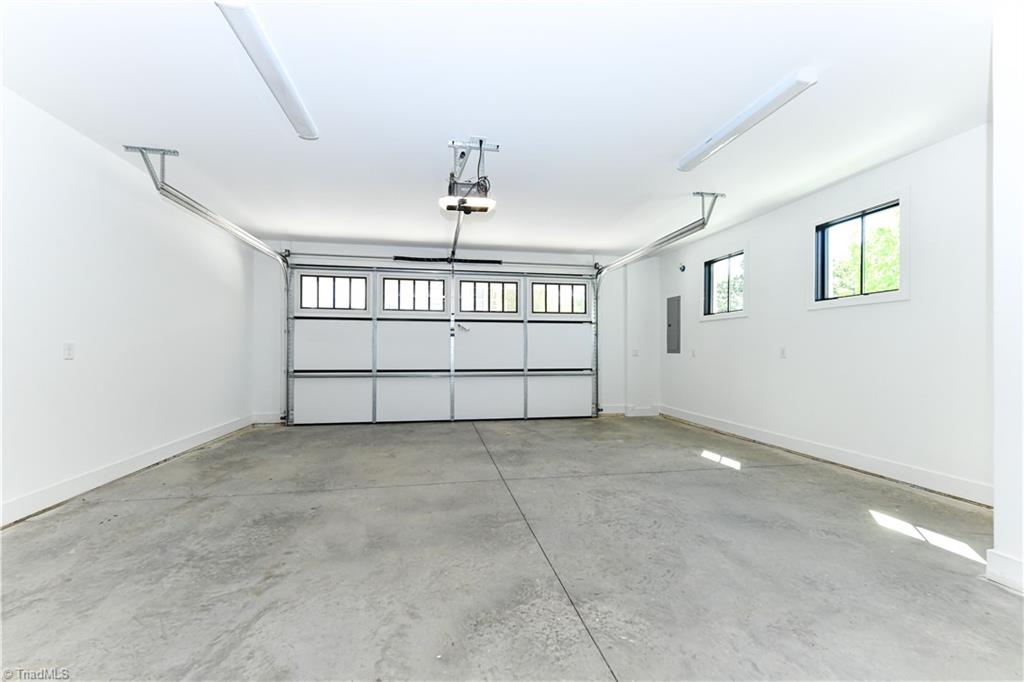 3237 W Friendly Avenue