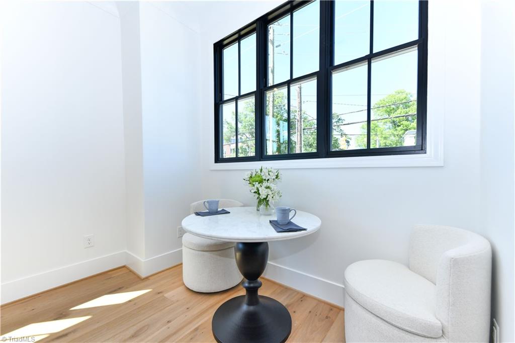 3237 W Friendly Avenue