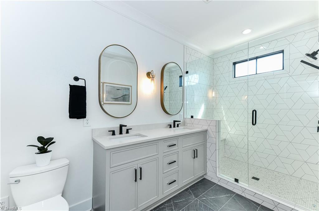 3237 W Friendly Avenue