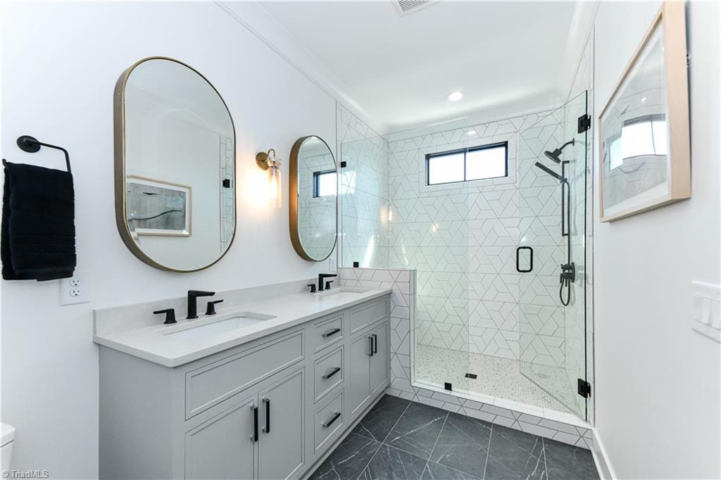 3237 W Friendly Avenue