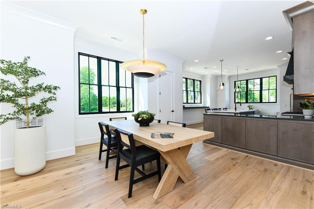 3237 W Friendly Avenue